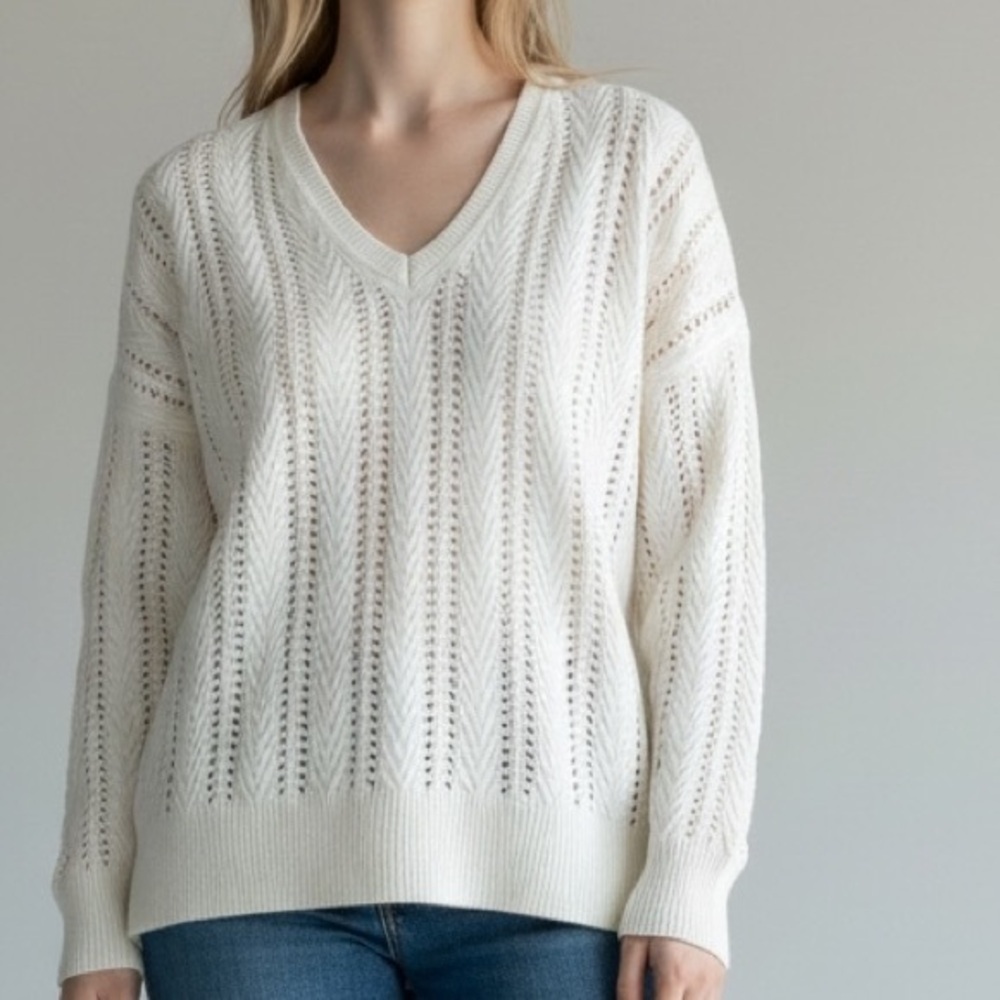 GAP Cream Over-Size V-Neck Sweater